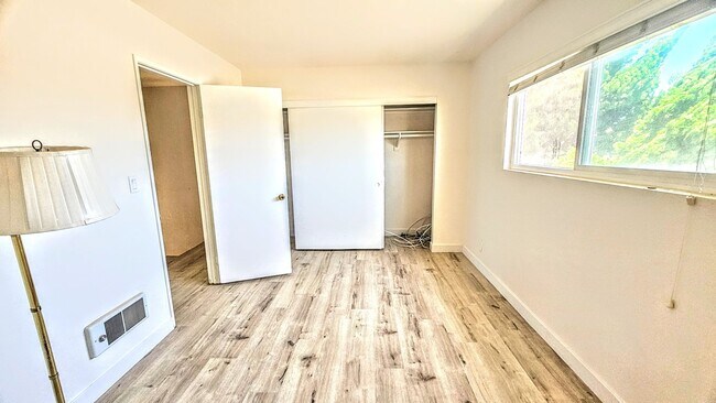 Building Photo - Gorgeous Remodeled 3bed 3bath 2 car garage...