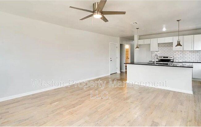 Building Photo - 711 NW 30th St