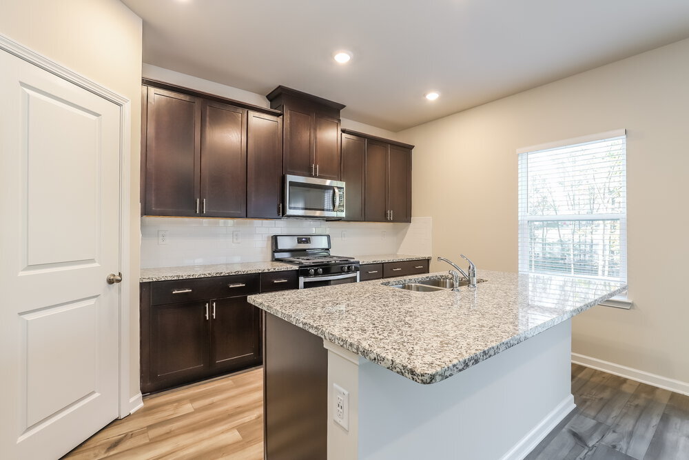 Building Photo - 323 Magnolia Dr