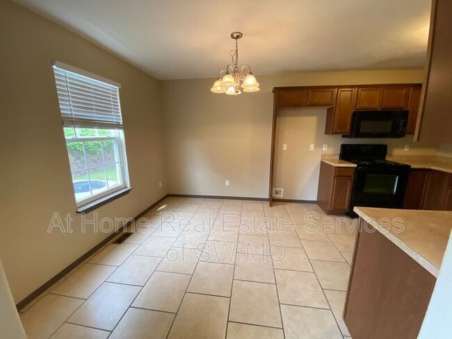 Building Photo - 3142 W Golden Valley