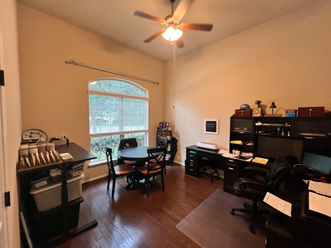 Building Photo - 222 Overland Trace Dr