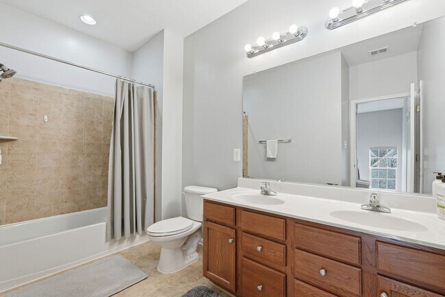 Building Photo - Located in a vibrant and highly sought after setting, this Richmond American Homes residence offe...