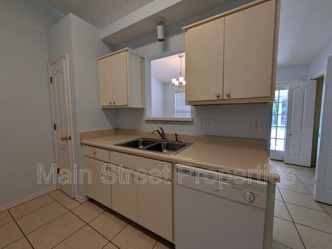 Building Photo - 3359 Green Briar Cir