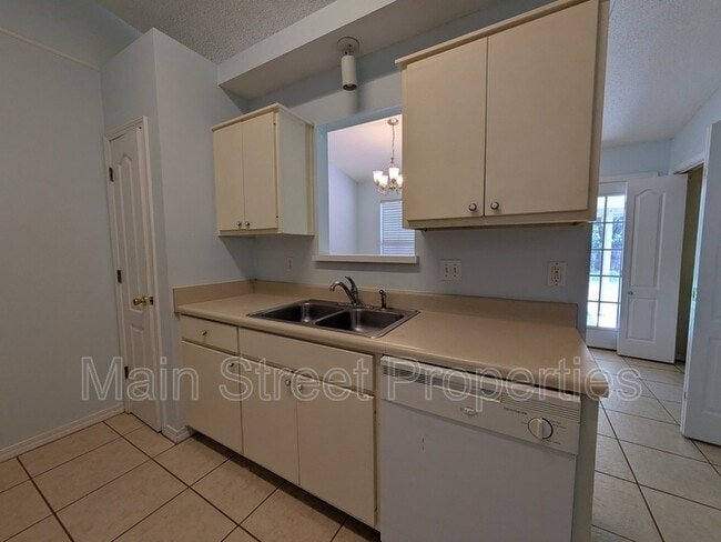 Building Photo - 3359 Greenbriar Circle