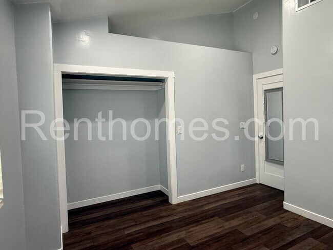 Building Photo - 1410 Shoshone St