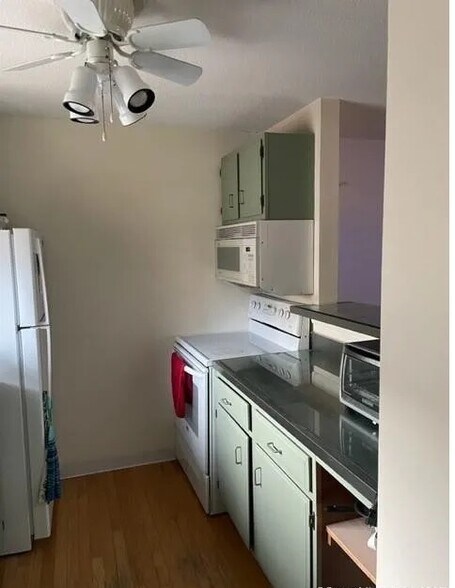 Building Photo - 183 Loomis Dr