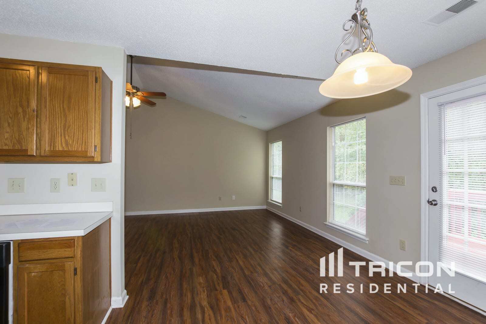 Building Photo - 121 Green Rose Rd