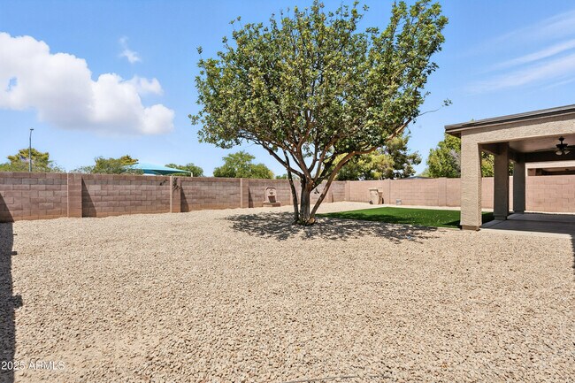 Building Photo - 6412 N 78th Ln