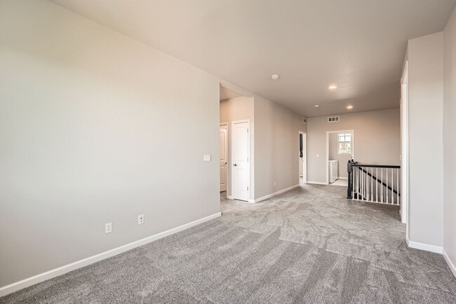 Building Photo - Large Beautiful Rental! Move in by next week!