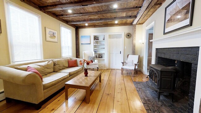 Building Photo - 7 Warren St