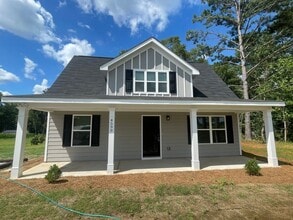 Building Photo - Perfect East Side Home For Students