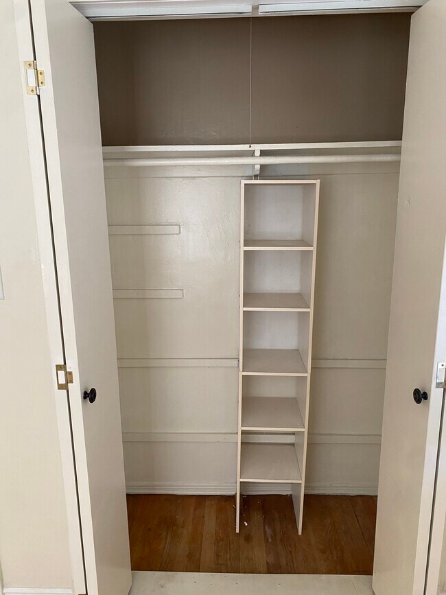 Building Photo - 10262 S Van Ness Ave