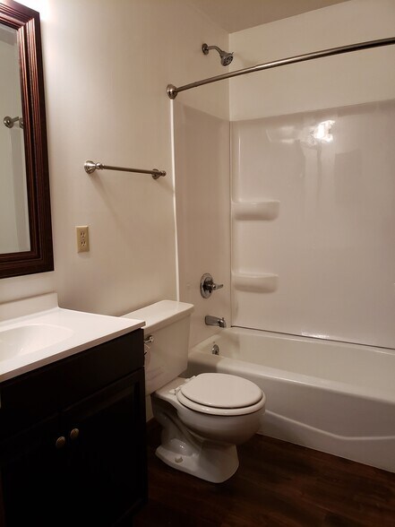 Jack & Jill Bathroom - 5501 S 32nd Cir