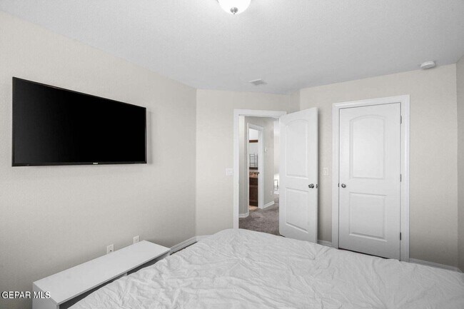 Building Photo - 14947 Pebble Hills Blvd
