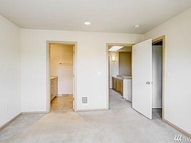 Building Photo - 19052 14th Ct NE