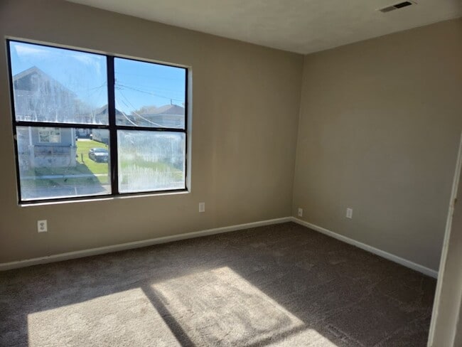 Building Photo - Newly Remodeled