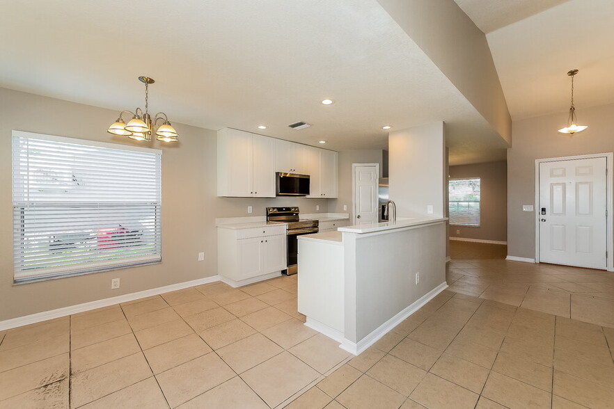 Building Photo - 4084 Kingsfield Dr
