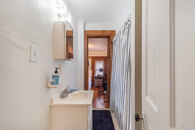 Building Photo - 428 S Division St