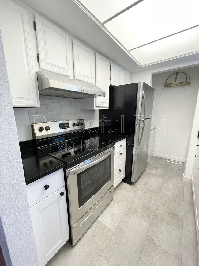 Building Photo - 6878 Countrywoods Cir