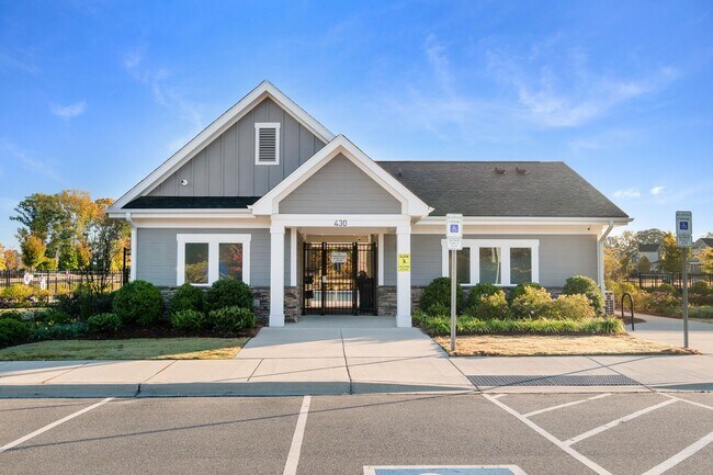 Building Photo - Beautiful and Spacious Home in the Heart o...