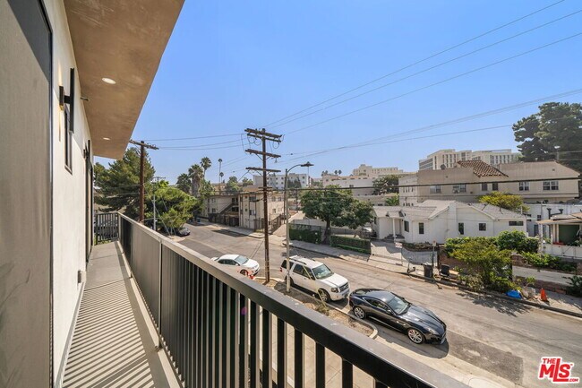 Building Photo - 257 S Park View St