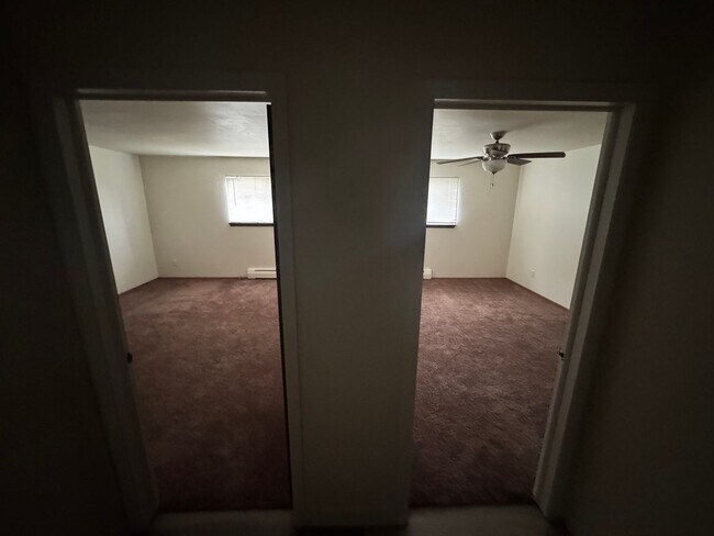Building Photo - Expansive Bi-Level 3-Bedroom