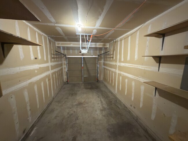Building Photo - Sagebrush Dr 2718-1