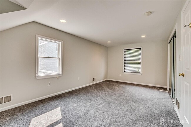 Building Photo - 6 Robert Cir