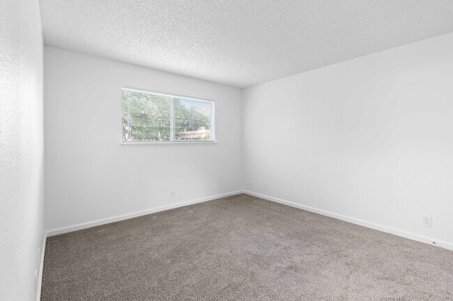 Building Photo - 802-816 Lincoln Avenue
