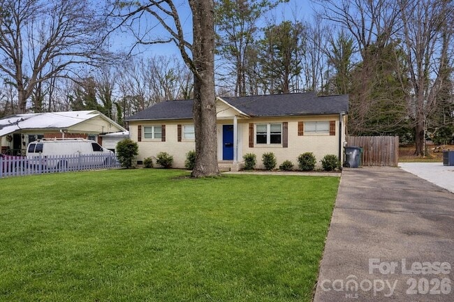 Building Photo - 2521 Dora Dr