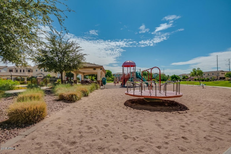 Building Photo - 4698 E Laurel Ave