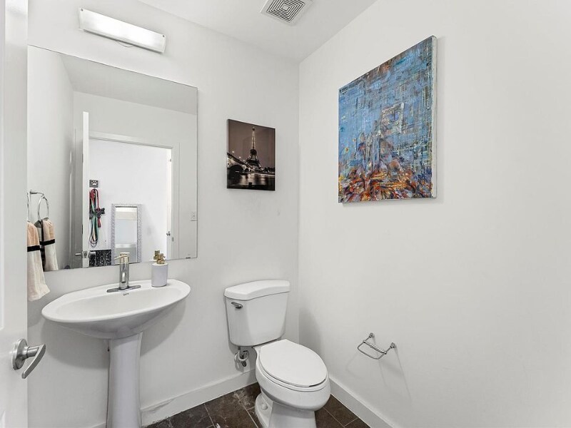 Building Photo - 5925 Almeda Rd