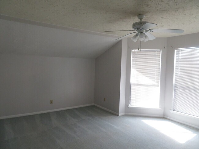Building Photo - 12824 Westpark Dr