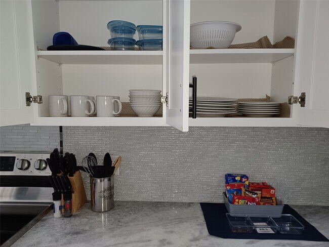 Building Photo - 5815 Schevers St