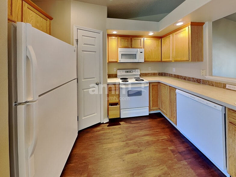 Building Photo - 19782 Amherst Ave