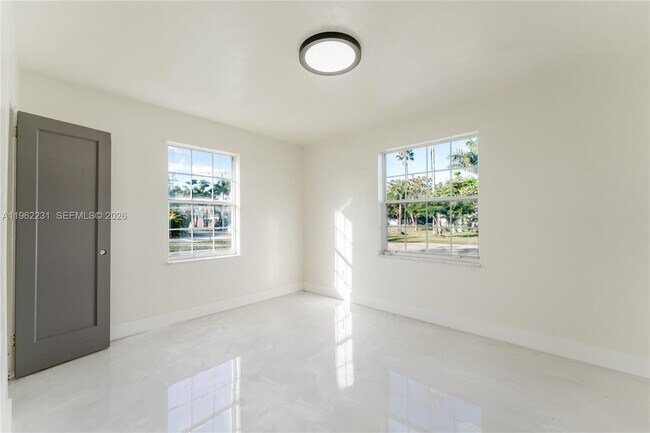 Building Photo - 1621 S 16th Ave