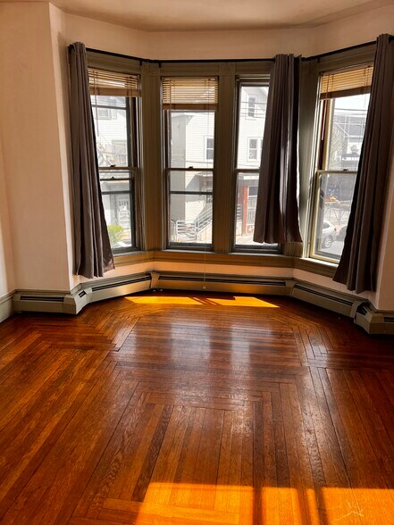 Building Photo - 397 Cranston St