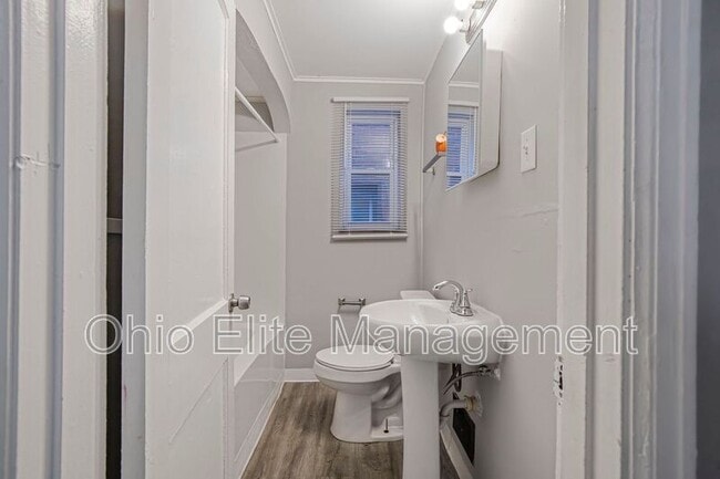 Building Photo - 987 Lilley Ave