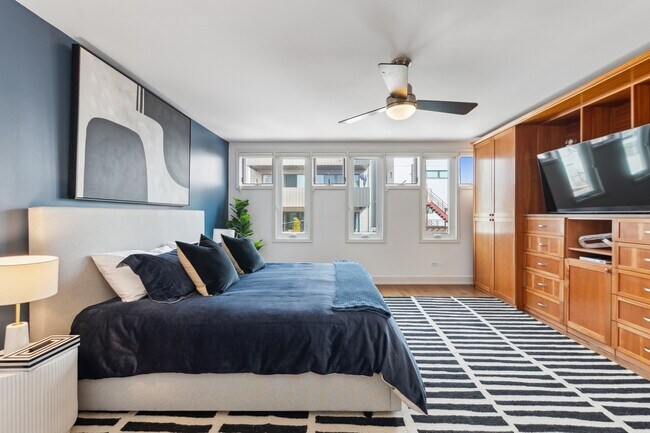 Building Photo - 1527 W Pearson St