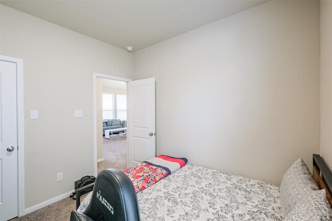 Building Photo - 14657 E Pine Heart Dr