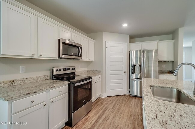 Building Photo - 6559 Eastland Cir