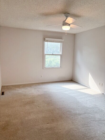 Building Photo - 7021 Bonaire Dr NE