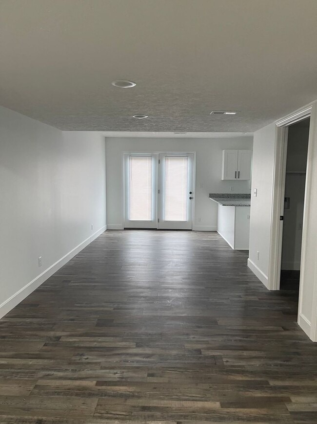 Building Photo - 3 BEDROOM 2.5 BATHROOM TOWNHOUSE FOR RENT