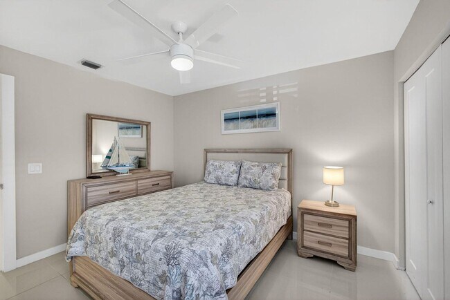 Building Photo - 2320 Treasure Isle Dr