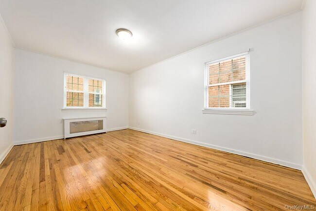 Building Photo - 545 E 93rd St