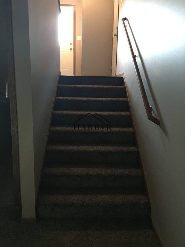 Building Photo - 3112 Rose Dr SE