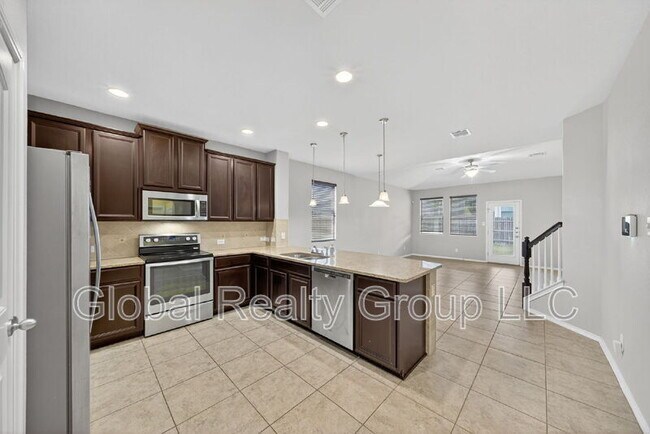 Building Photo - 10405 Macarthur Way