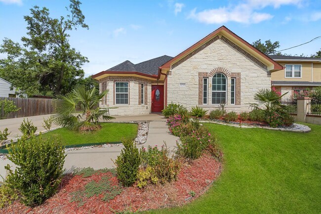 Building Photo - 12725 Arp St