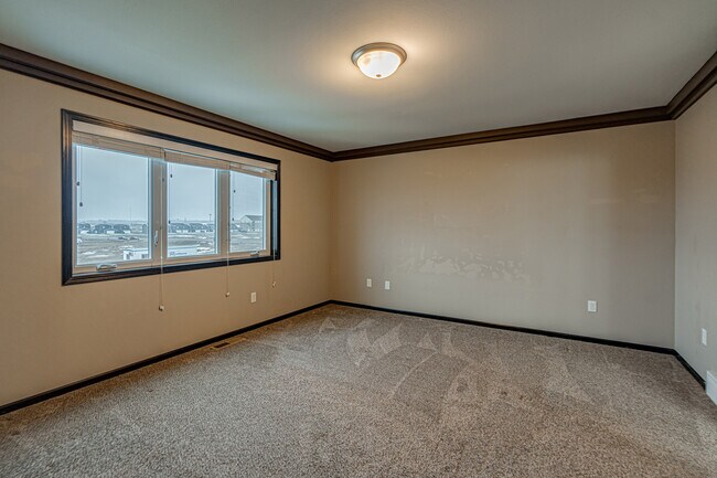 Building Photo - 3717 McKenzie Dr SE