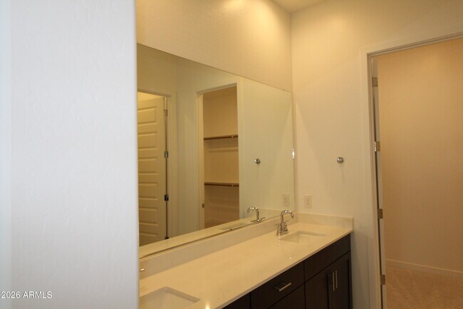 Building Photo - 3831 E Rainbow Dr